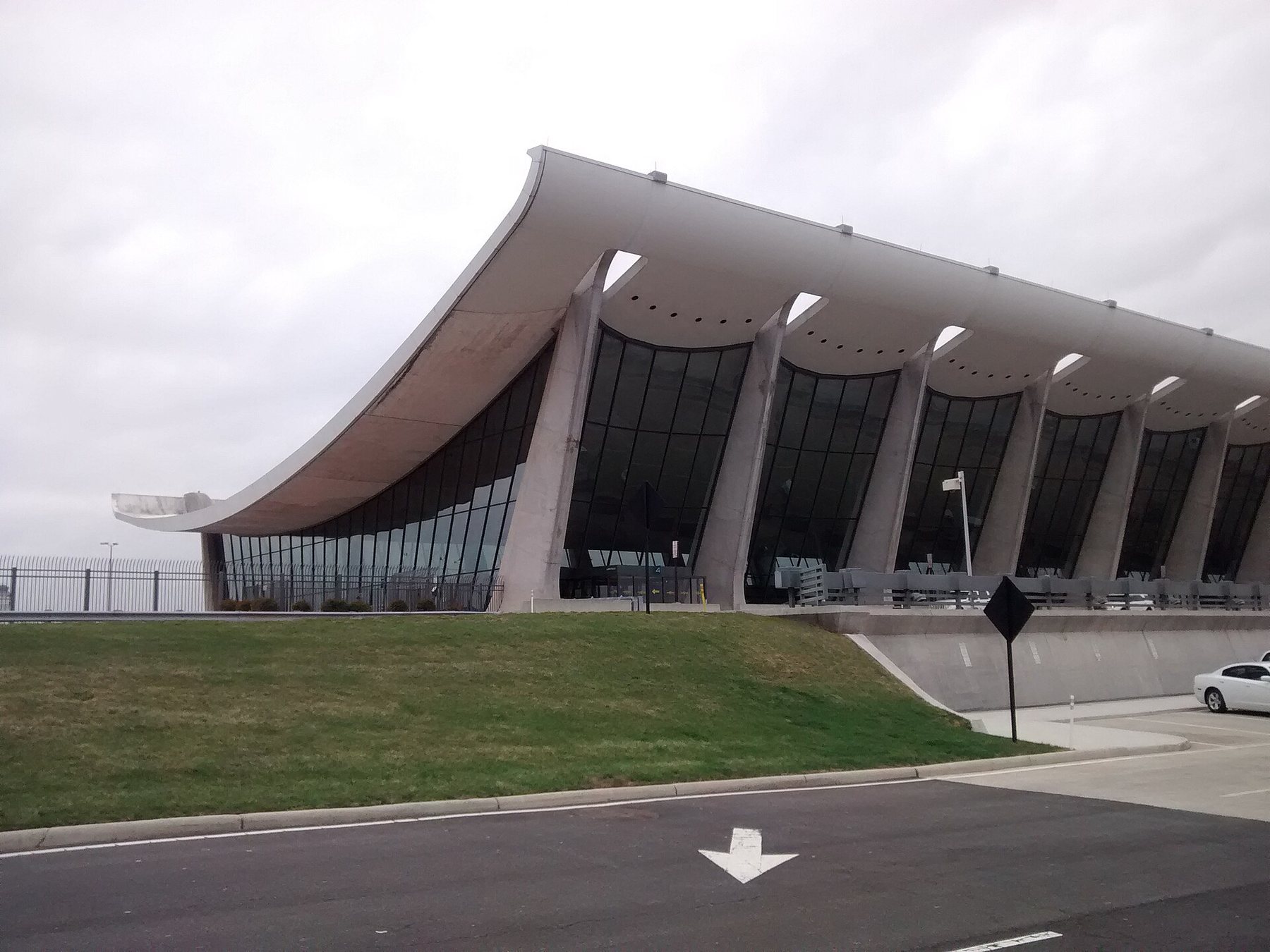 The main terminal building of Washington Dulles International Airport